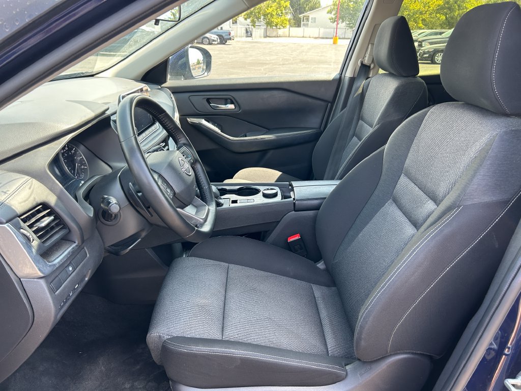 Used 2025 Nissan Rogue SV AWD/4WD image 26