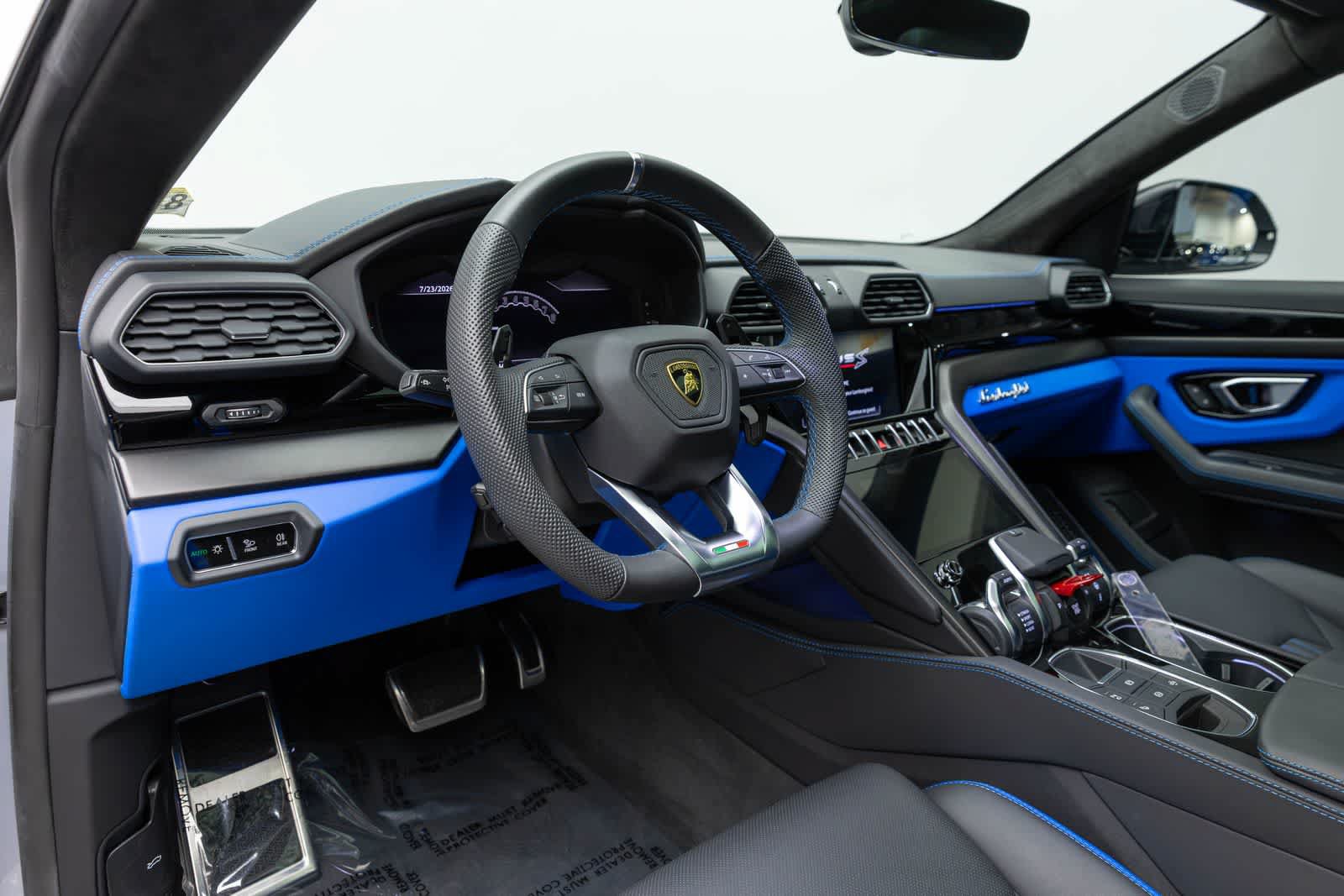 Used 2024 Lamborghini Urus S AWD/4WD image 2