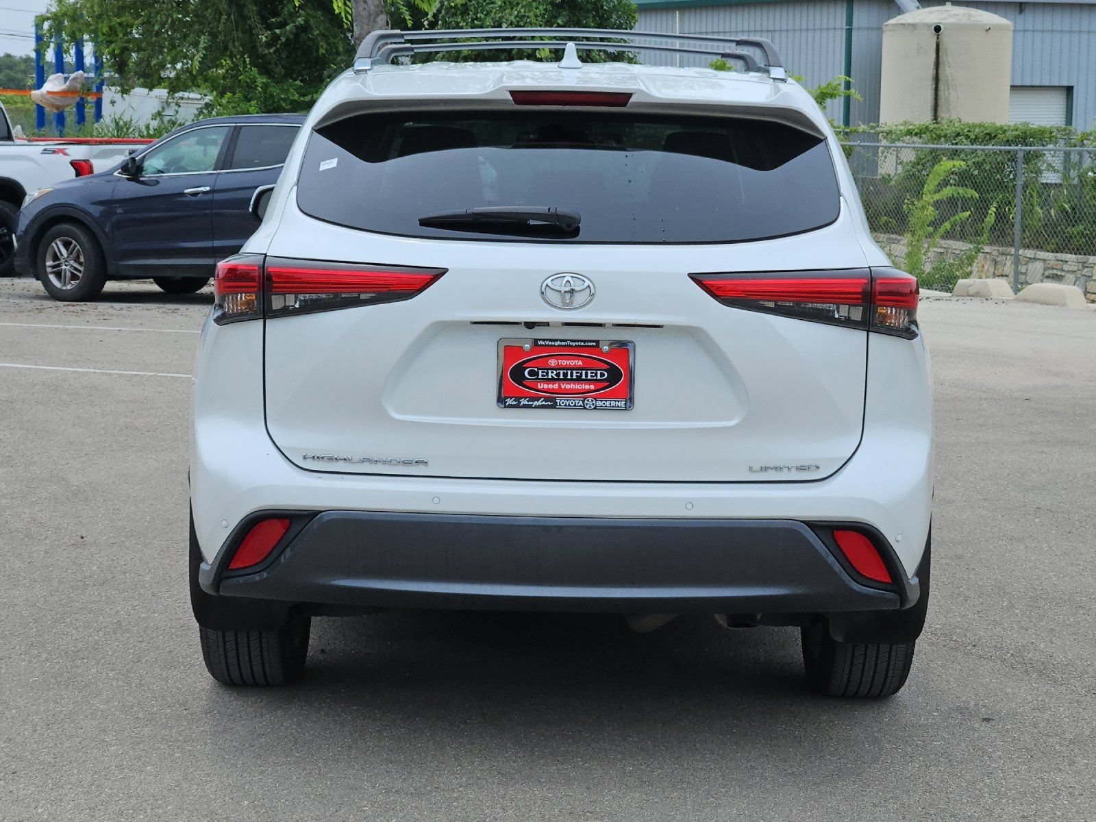 Used 2023 Toyota Highlander Limited FWD image 4