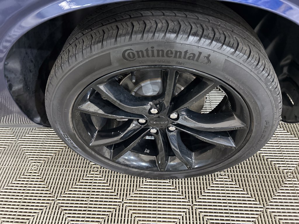 Used 2016 Dodge Challenger SXT w/ Blacktop Package RWD image 10