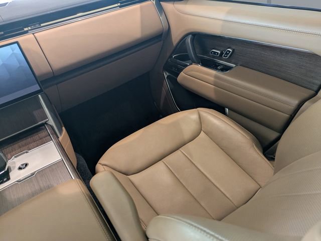 Used 2024 Land Rover Range Rover Long Wheelbase SE image 18
