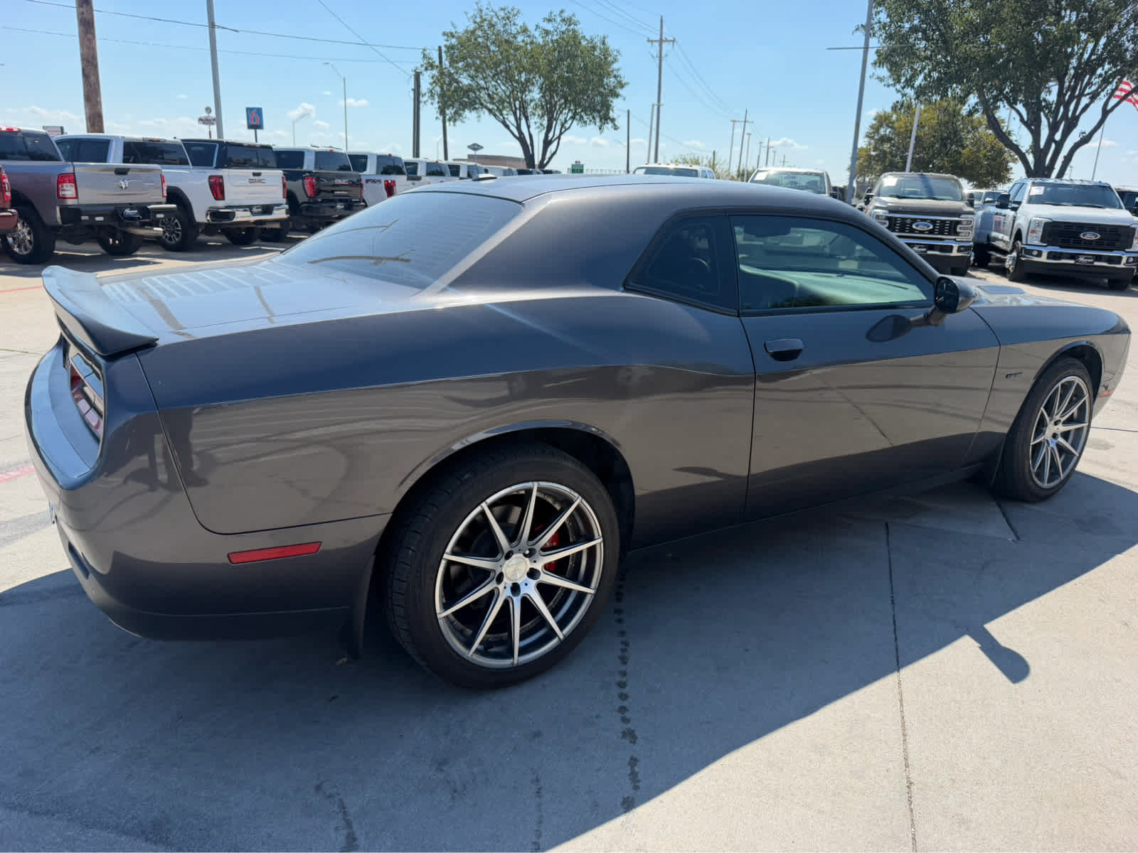 Used 2016 Dodge Challenger R/T w/ Driver Convenience Group RWD image 3