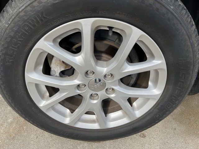 Certified 2016 Jeep Cherokee Sport image 7