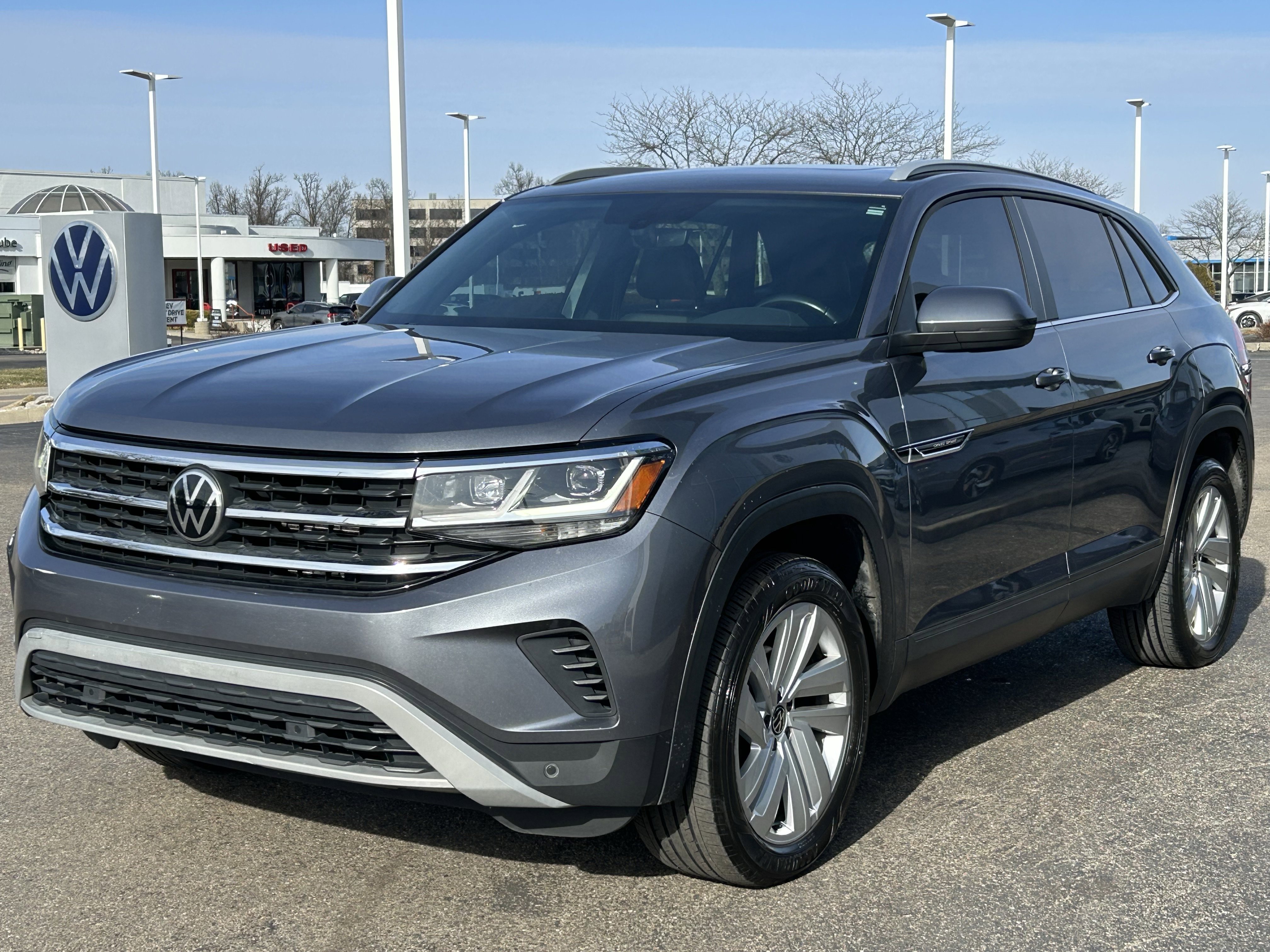 Used 2020 Volkswagen Atlas Cross Sport SE w/ Panoramic Sunroof Package AWD/4WD image 3