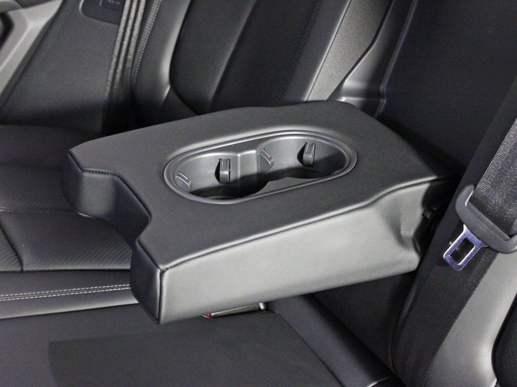 Certified 2025 Porsche Macan image 36