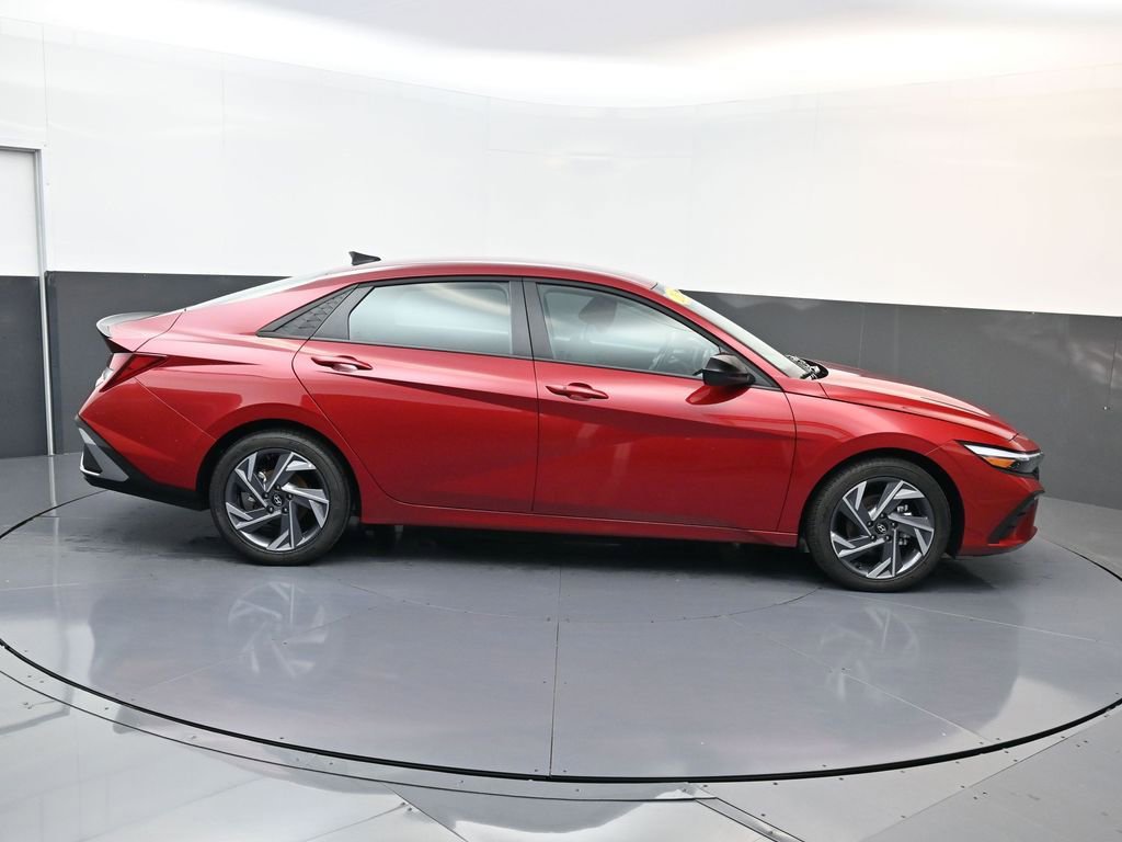 Certified 2025 Hyundai Elantra Sport image 3