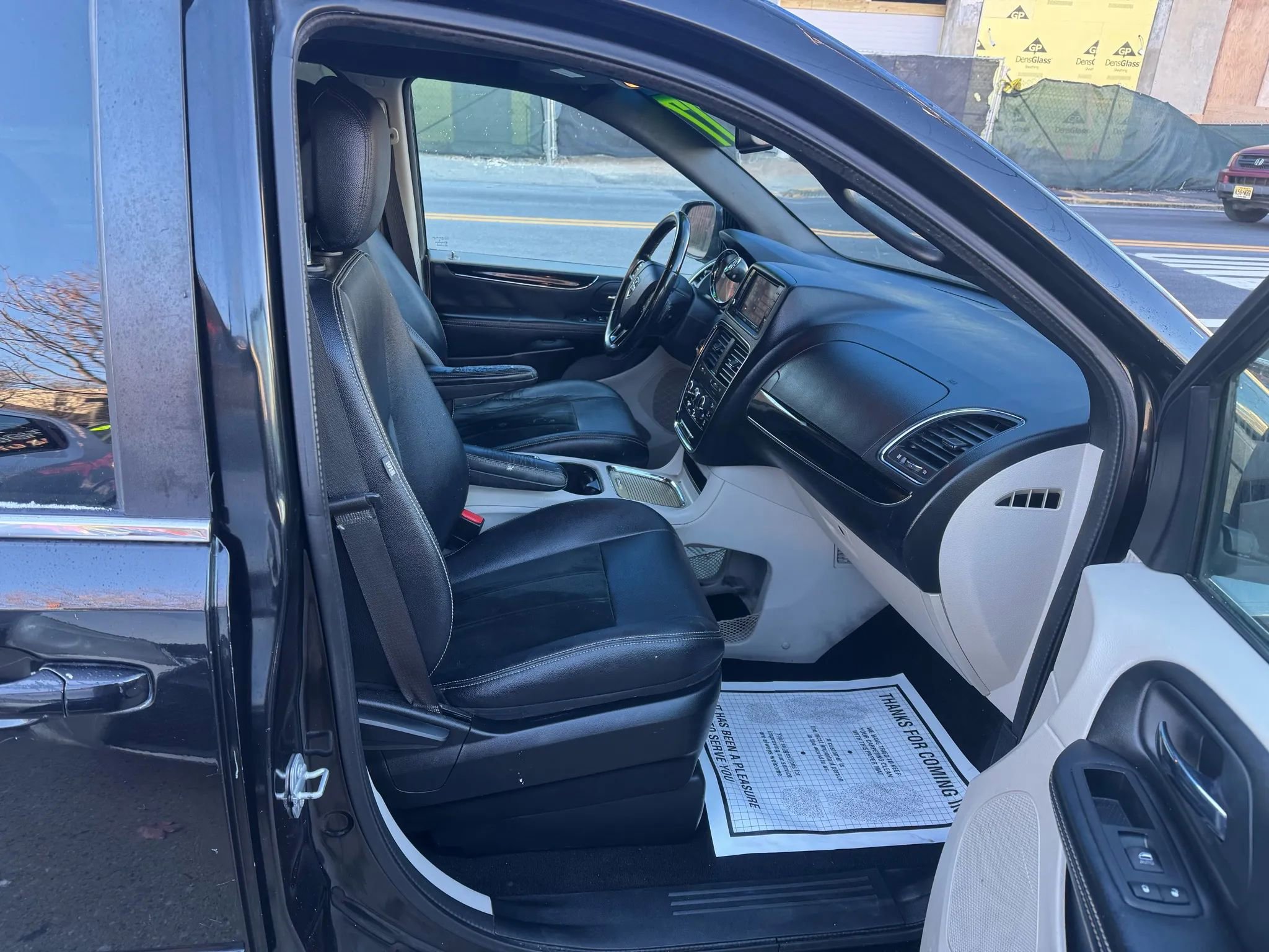 Used 2017 Dodge Grand Caravan SXT image 15