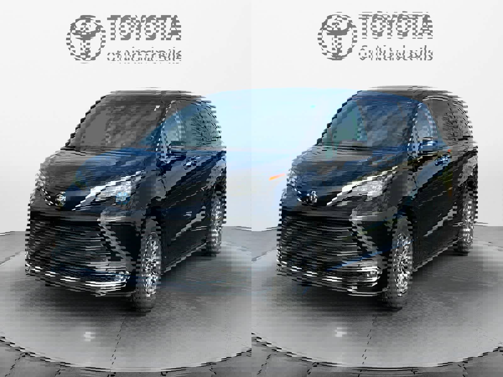 Used 2024 Toyota Sienna XLE image 1