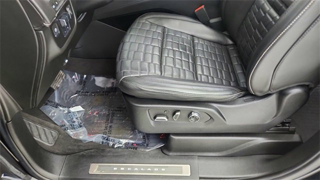 Used 2023 Cadillac Escalade ESV Sport Platinum w/ LPO, ONYX Package image 39