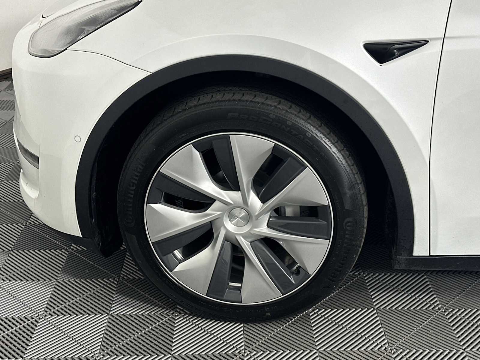 Used 2021 Tesla Model Y Long Range AWD/4WD image 12