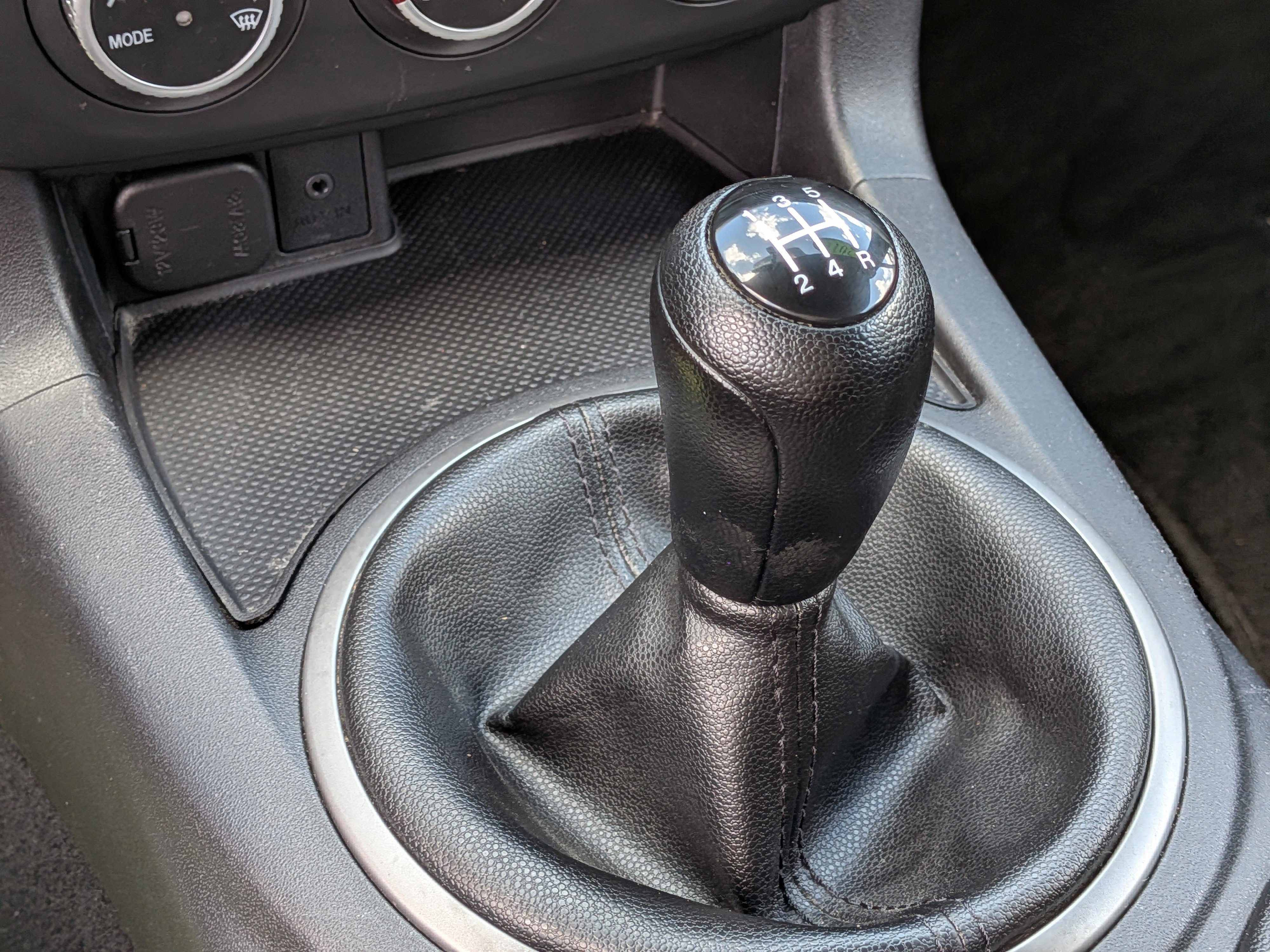 Used 2011 MAZDA MX-5 Miata Sport w/ Convenience Pkg RWD image 29