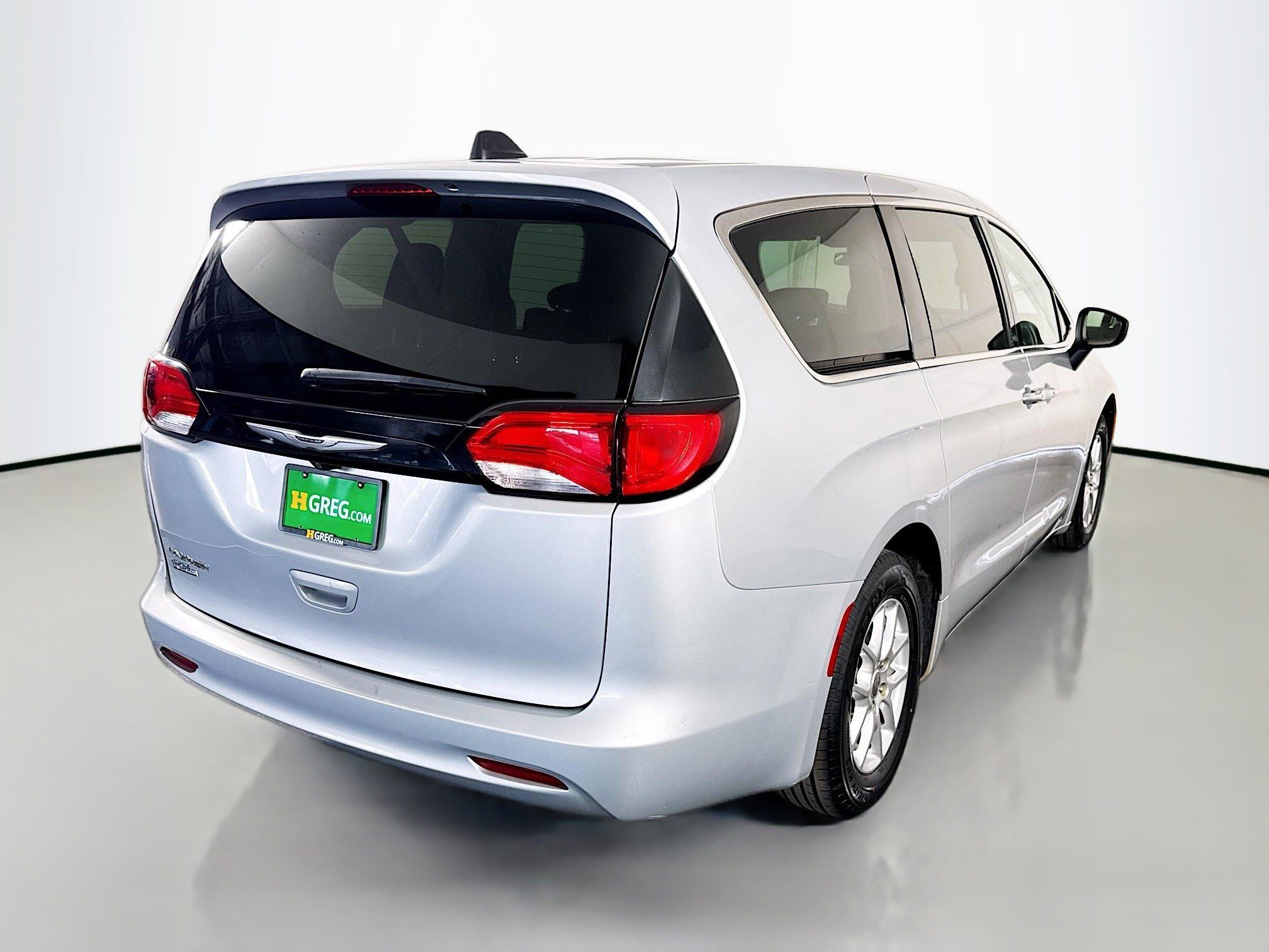 Used 2022 Chrysler Voyager LX FWD image 10