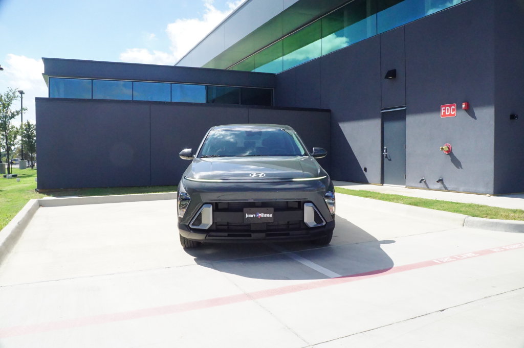 New 2027 Hyundai Kona SE FWD image 2