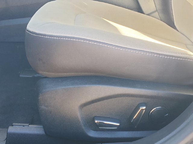 Used 2020 Ford Fusion SE w/ Equipment Group 151A FWD image 7