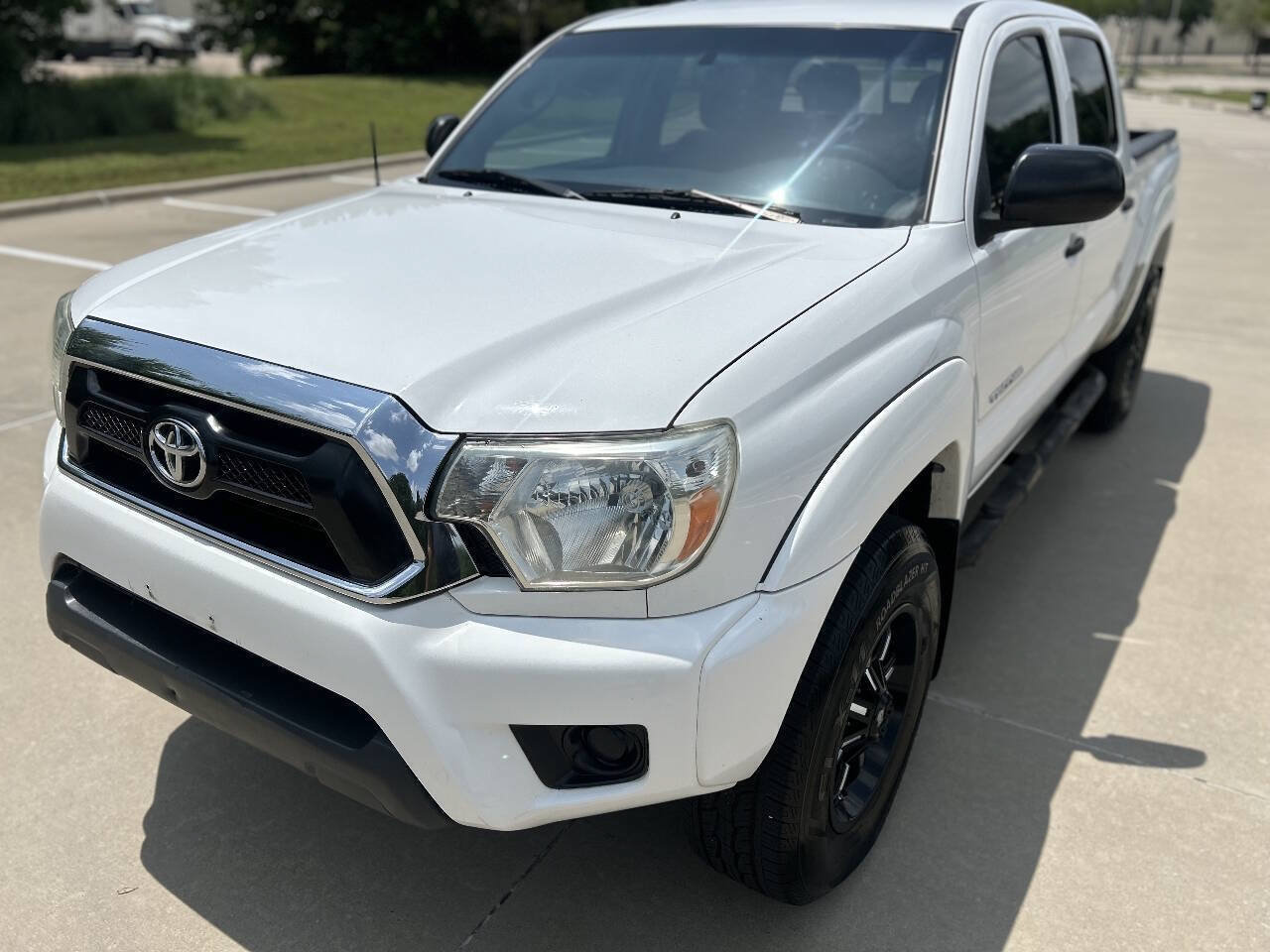 Used 2015 Toyota Tacoma PreRunner w/ SR5 Package RWD image 2