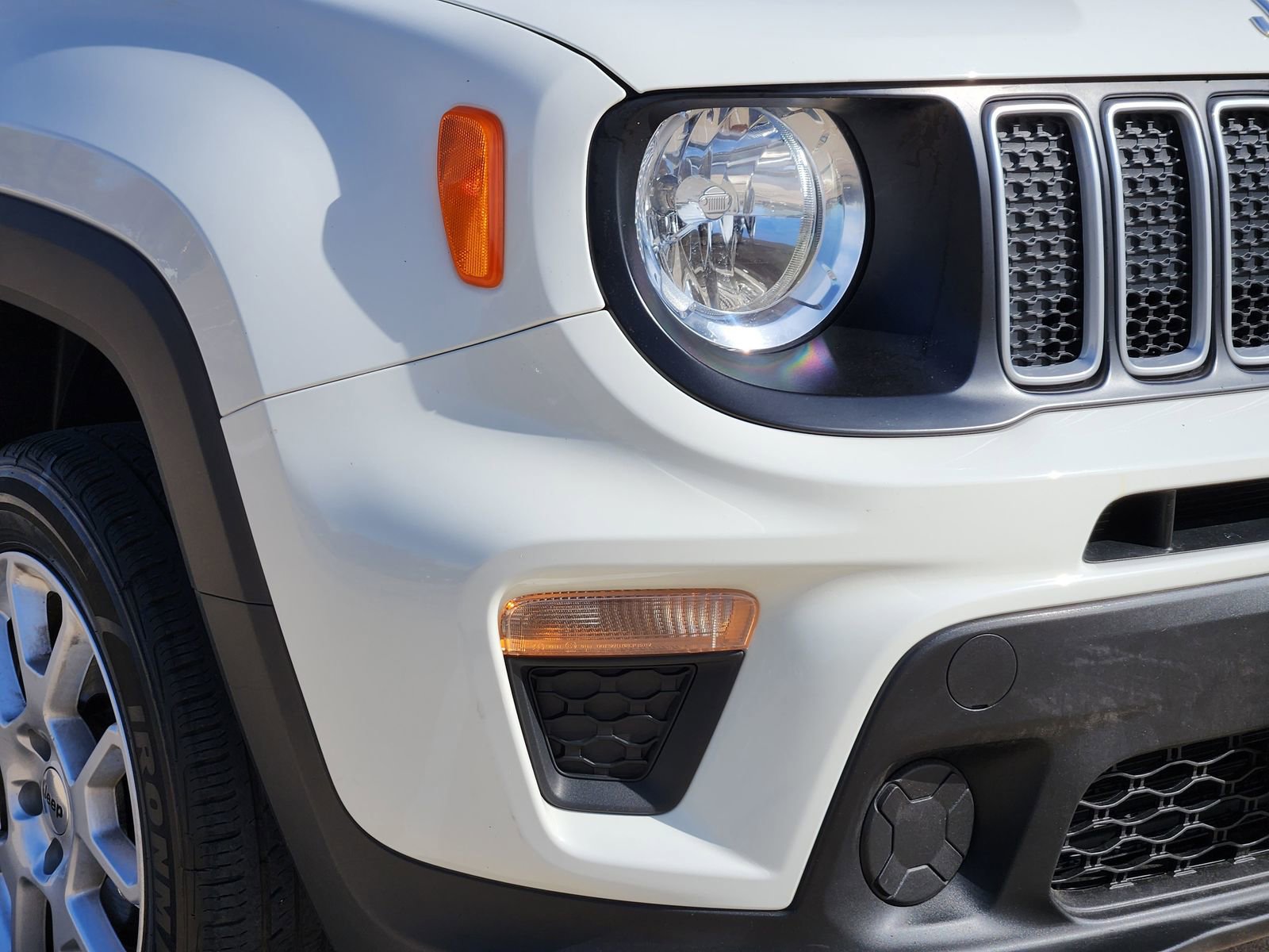 Used 2023 Jeep Renegade Latitude AWD/4WD image 9