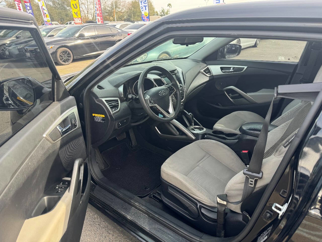 Used 2013 Hyundai Veloster FWD image 11