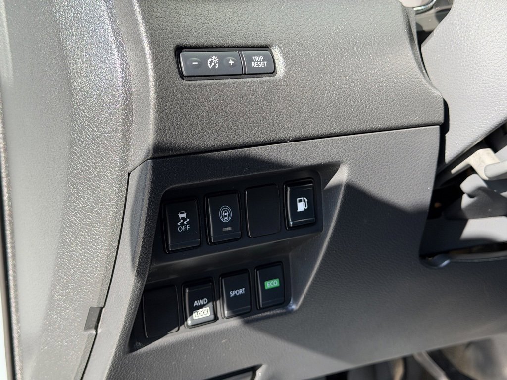 Used 2020 Nissan Rogue SV image 23