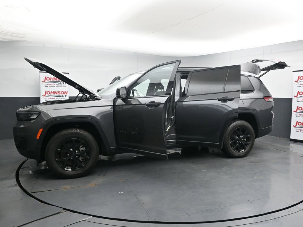 Used 2024 Jeep Grand Cherokee L Laredo AWD/4WD image 45