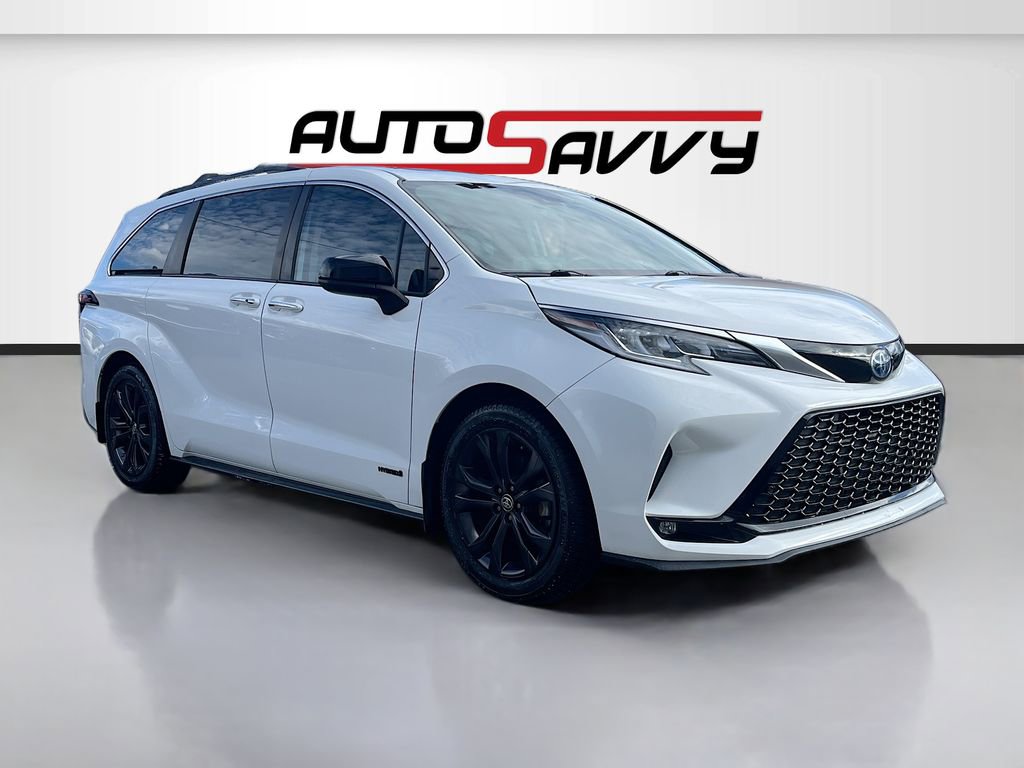 Used 2021 Toyota Sienna XSE w/ XSE Plus Package image 1