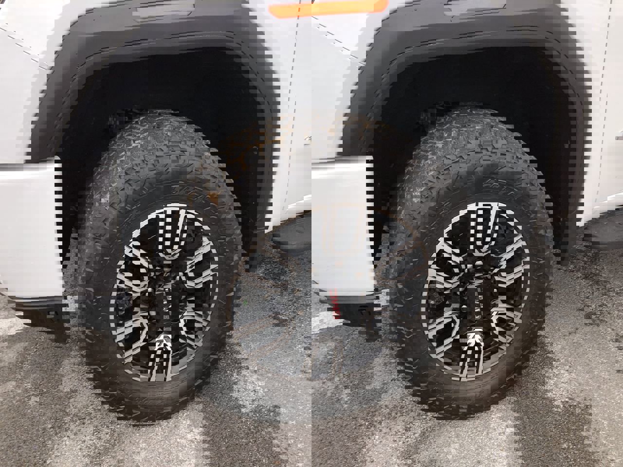 Used 2022 GMC Sierra 3500 AT4 w/ AT4 Preferred Package image 10