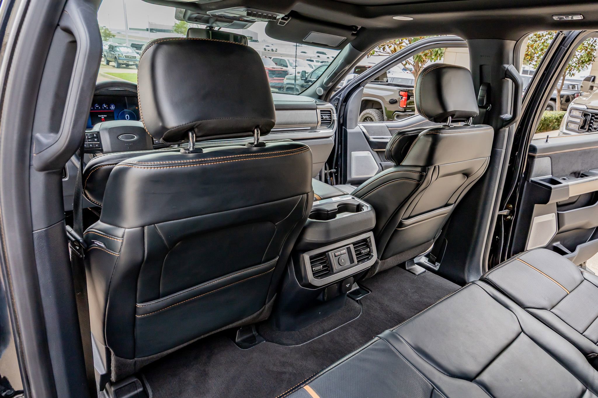 Used 2023 Ford F450 Platinum w/ FX4 Off-Road Package image 29