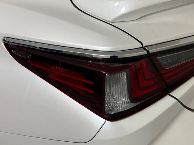 Certified 2024 Lexus ES 300h w/ Premium Package FWD image 14