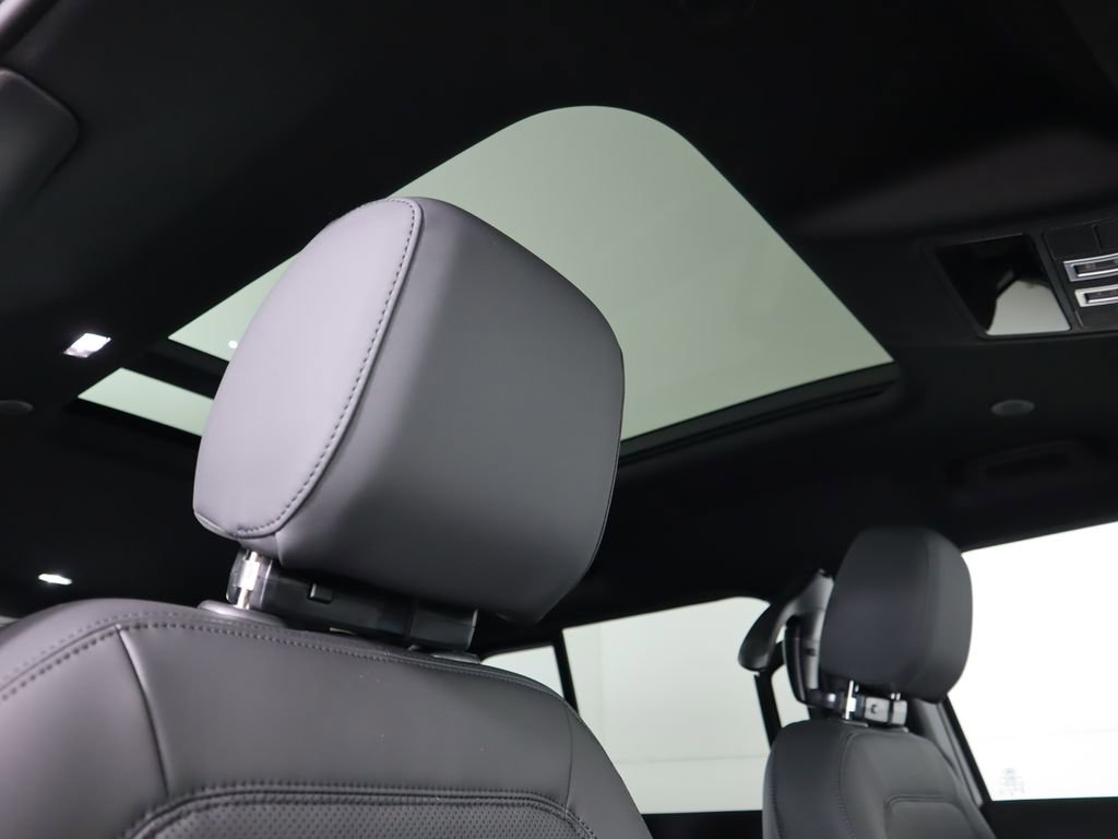 New 2026 Land Rover Defender 110 S image 18