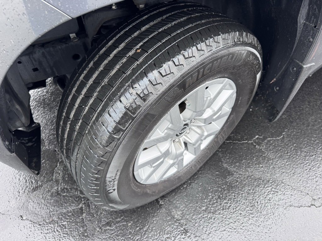 Used 2022 Nissan Frontier SV w/ Technology Package image 13