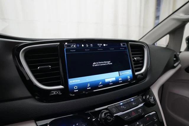 Certified 2024 Chrysler Pacifica Touring-L image 6