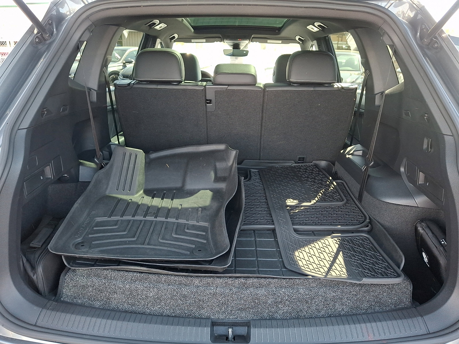 Certified 2022 Volkswagen Tiguan SE R-Line image 28