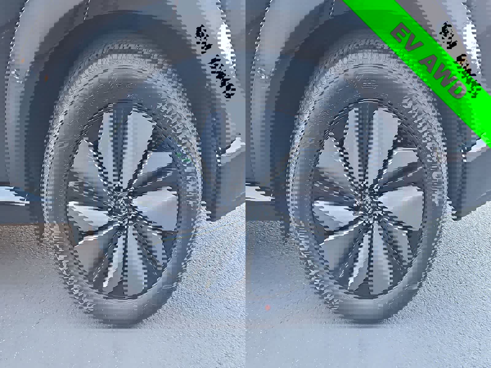 Used 2023 Nissan Ariya AWD image 12