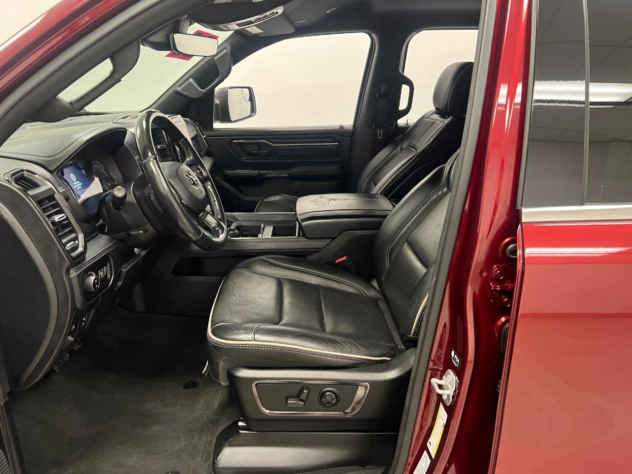 Used 2022 RAM 1500 Limited w/ Body Color Bumper Group AWD/4WD image 24