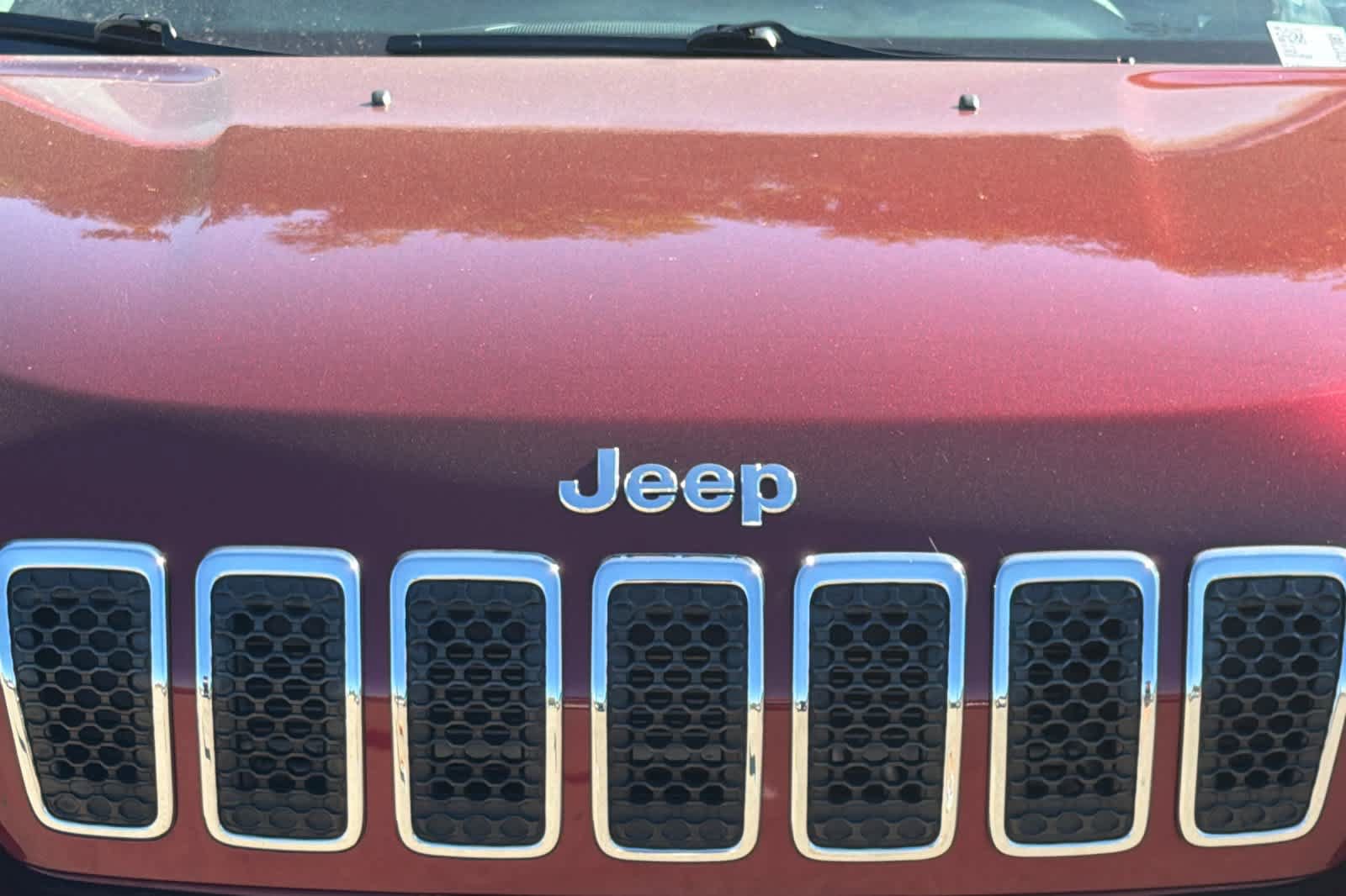 Used 2019 Jeep Cherokee Latitude Plus w/ Cold Weather Group AWD/4WD image 10