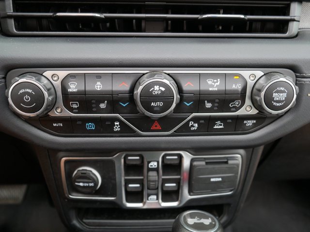 Used 2024 Jeep Wrangler Unlimited Sahara w/ Safety Group AWD/4WD image 29