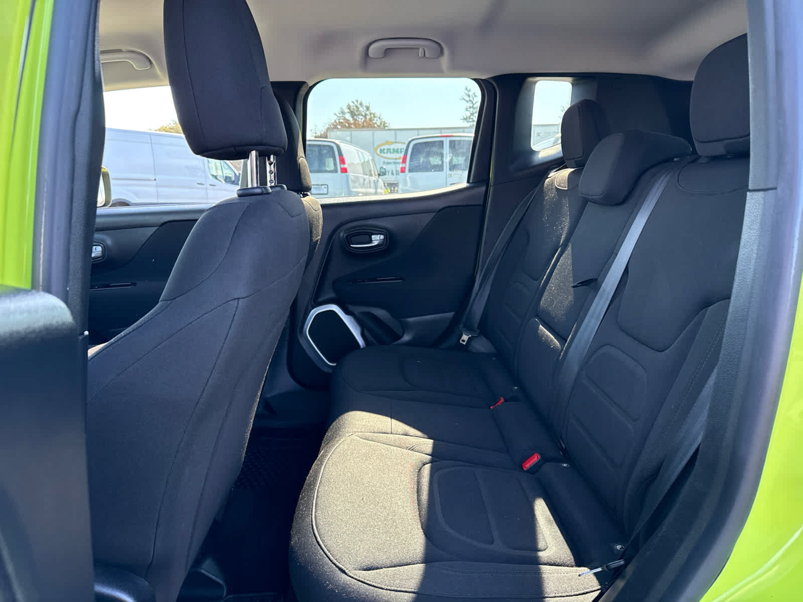 Used 2018 Jeep Renegade Latitude w/ Cold Weather Group FWD image 22