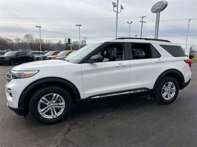 Used 2022 Ford Explorer XLT w/ Equipment Group 202A image 3