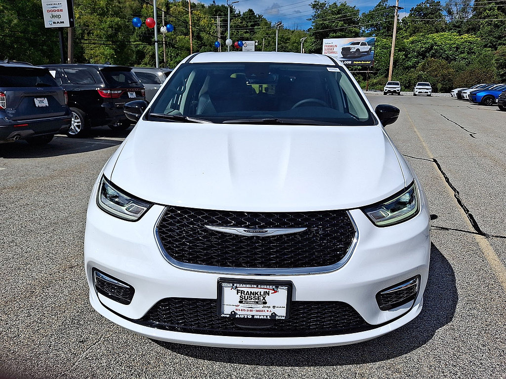 Used 2024 Chrysler Pacifica Touring-L FWD image 58