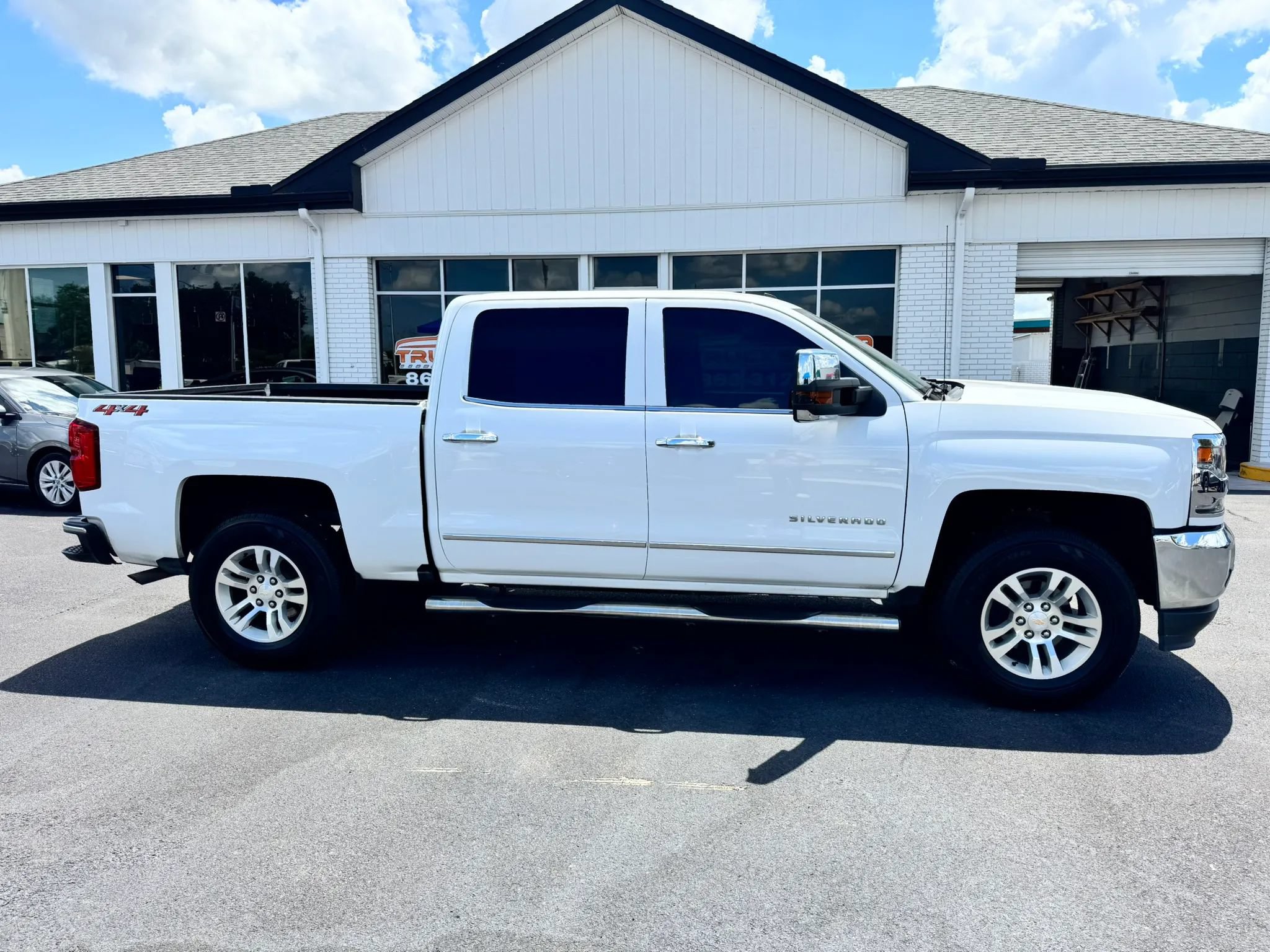 Used 2018 Chevrolet Silverado 1500 LTZ w/ LTZ Plus Package AWD/4WD image 4