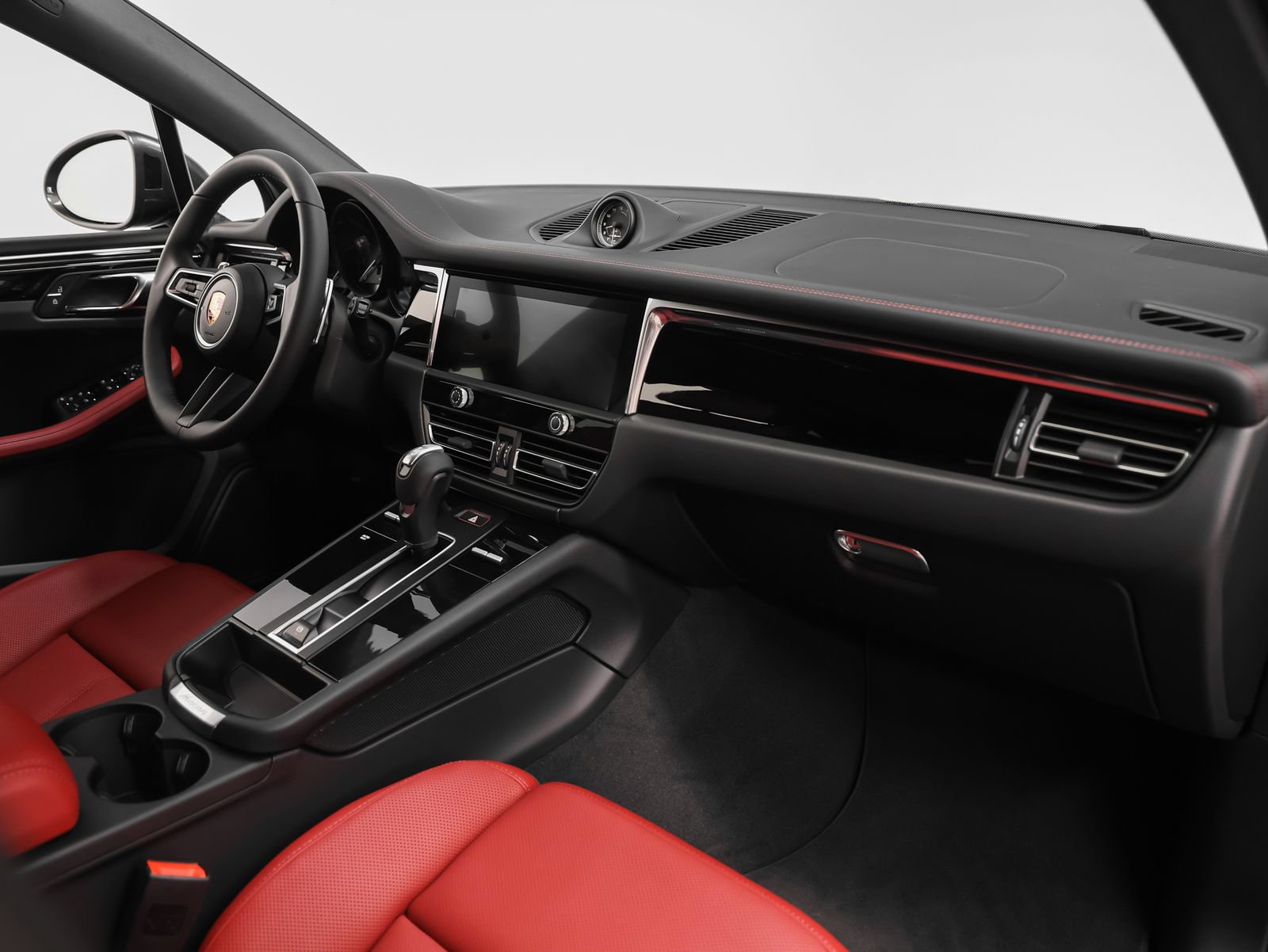 Certified 2026 Porsche Macan AWD/4WD image 25