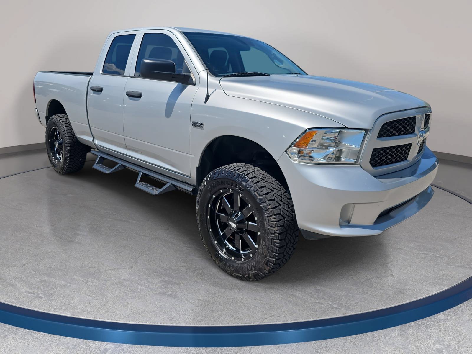 Used 2017 RAM 1500 Express RWD image 3