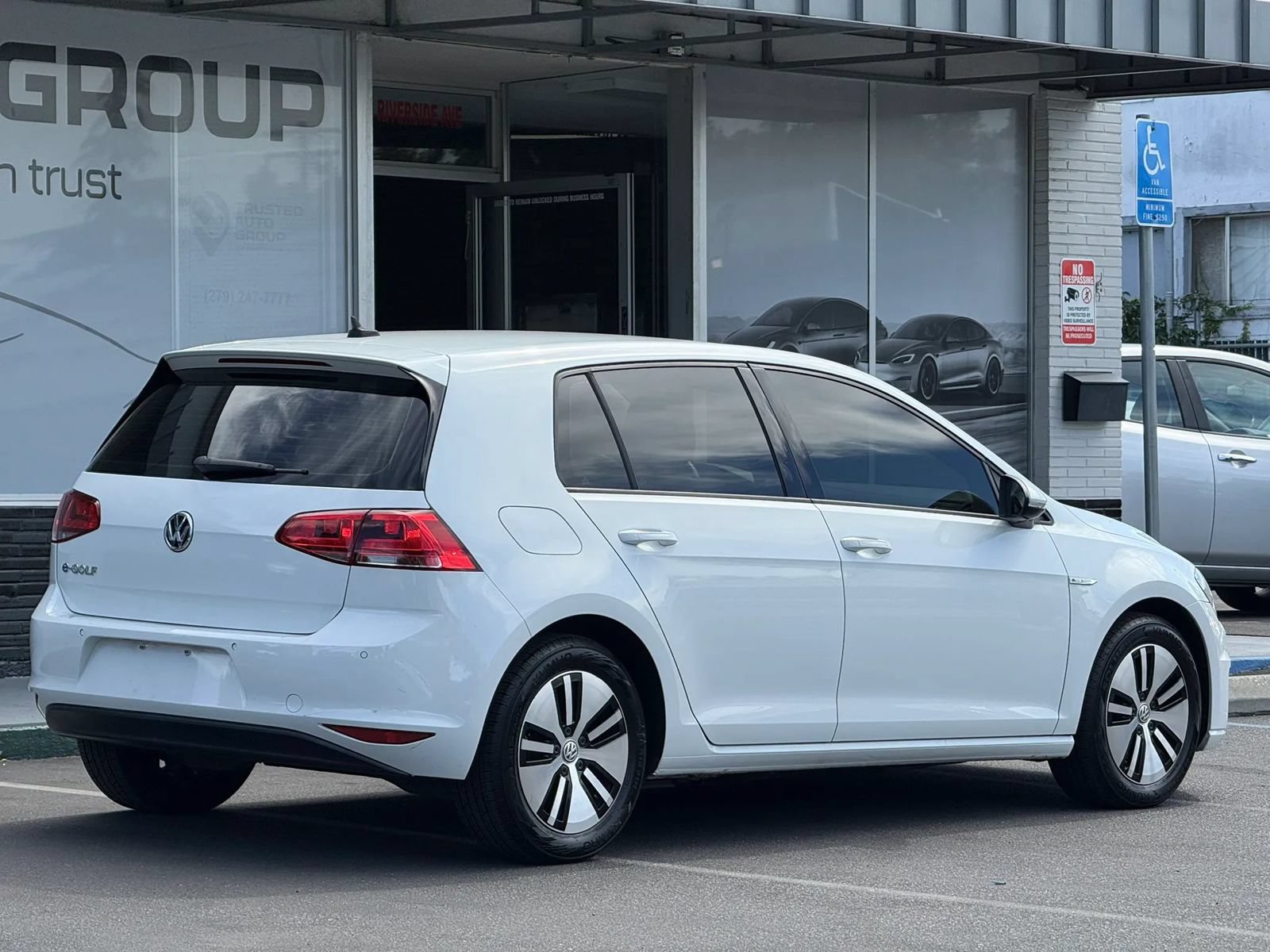 Used 2015 Volkswagen e-Golf SEL Premium FWD image 10