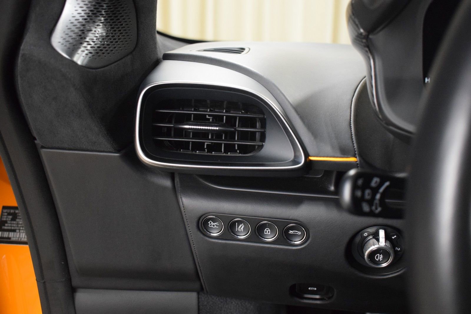 Used 2024 McLaren Artura image 24