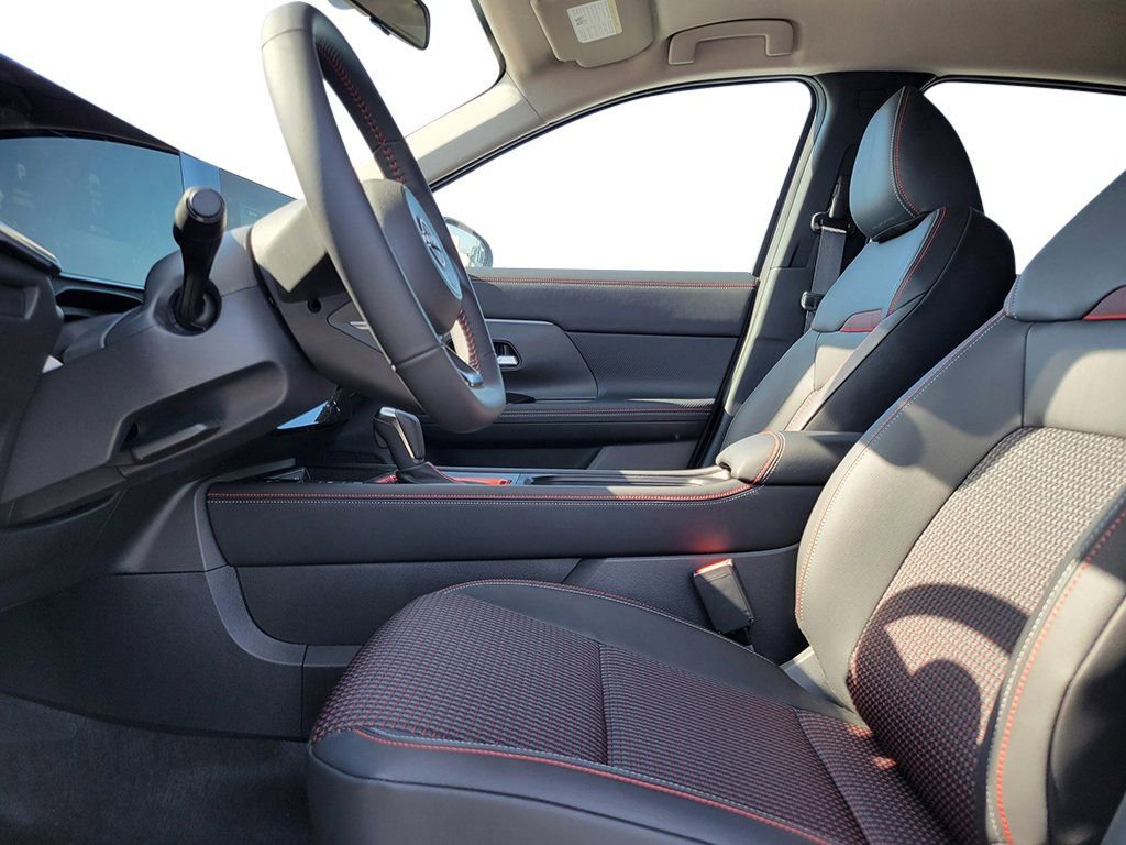 New 2025 Nissan Kicks SR image 10