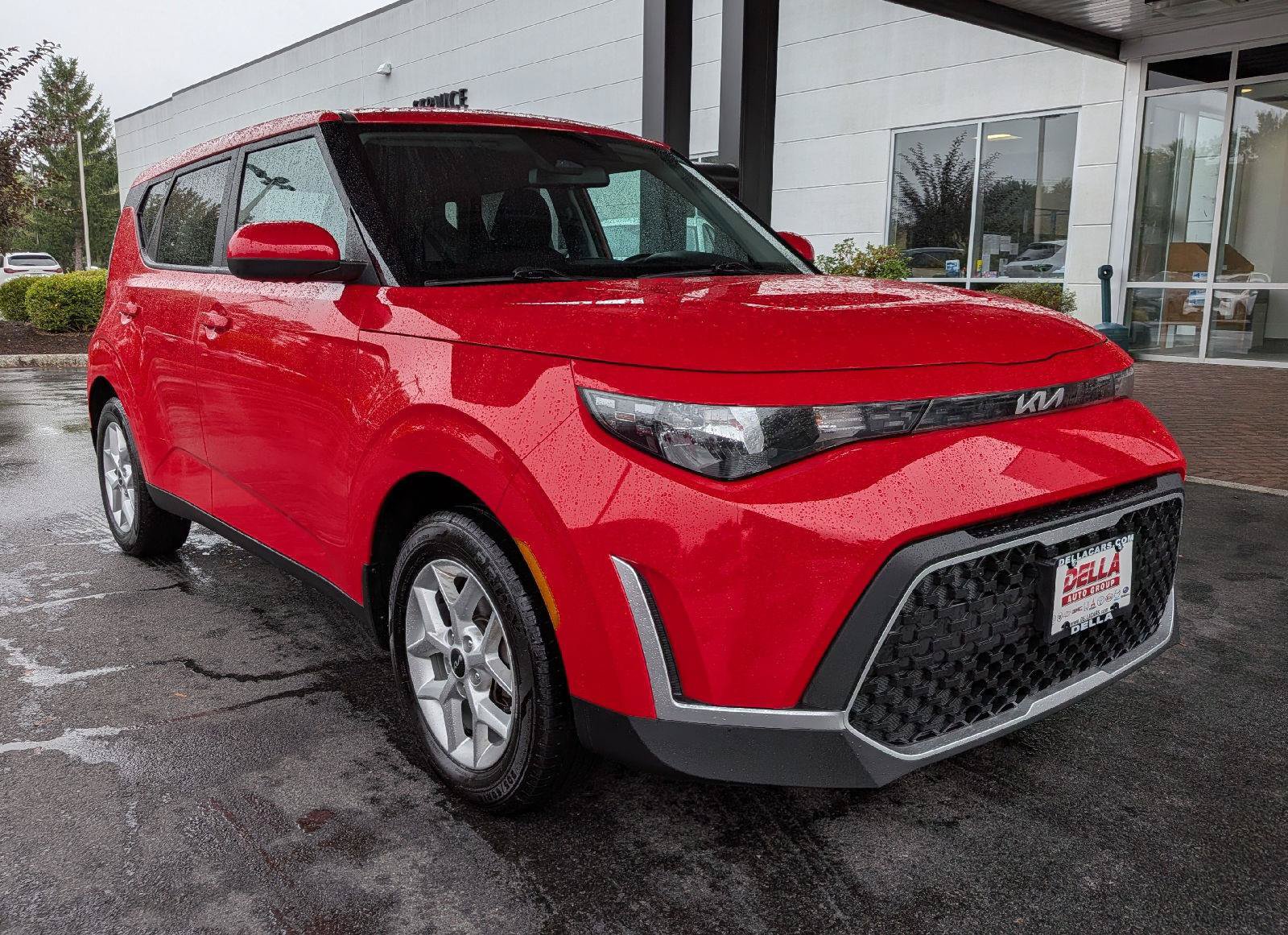 Used 2023 Kia Soul LX w/ LX Technology Package FWD image 4