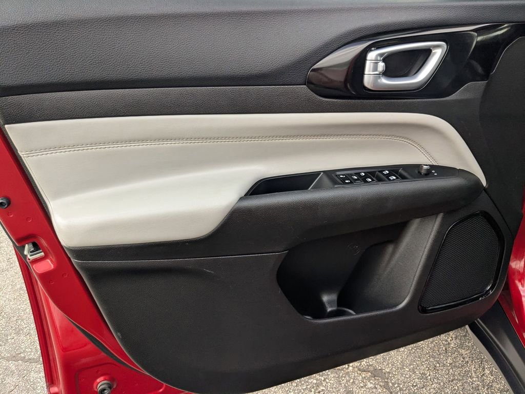 Used 2025 Jeep Compass Limited image 9