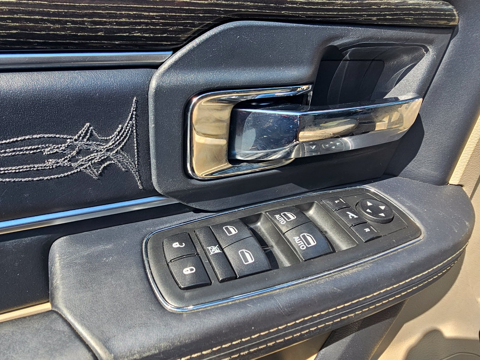 Used 2018 RAM 2500 Limited AWD/4WD image 16