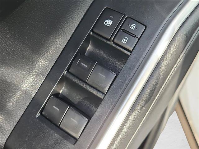 Used 2025 Toyota Highlander XLE FWD image 12