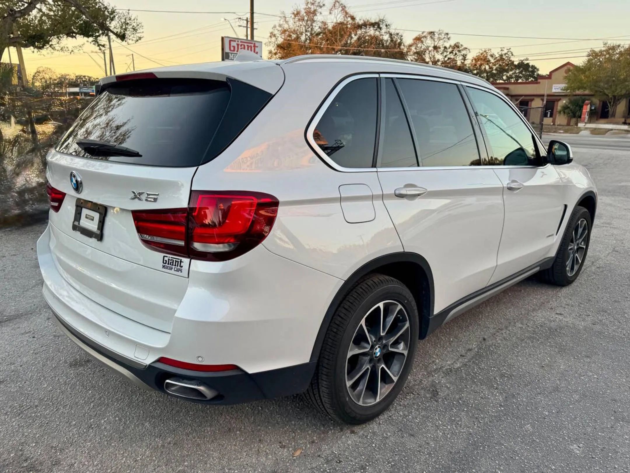 Used 2018 BMW X5 sDrive35i w/ M Sport Package image 4