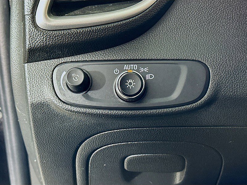 Used 2020 Chevrolet Trax LT w/ LT Convenience Package image 10